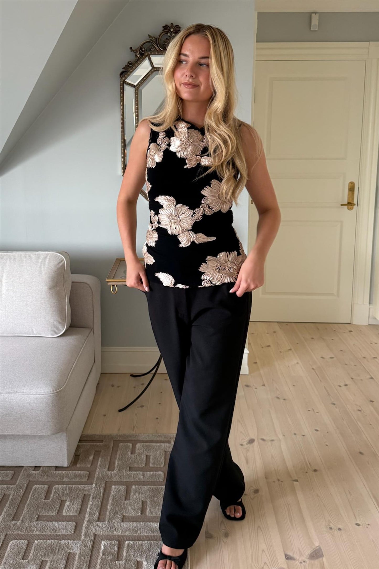 Mira Mesh Top Black Beige Flower