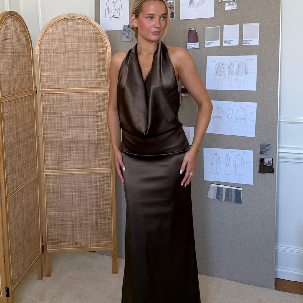 
                      
                        Evelyn Maxi Dress PREORDER Brown
                      
                    