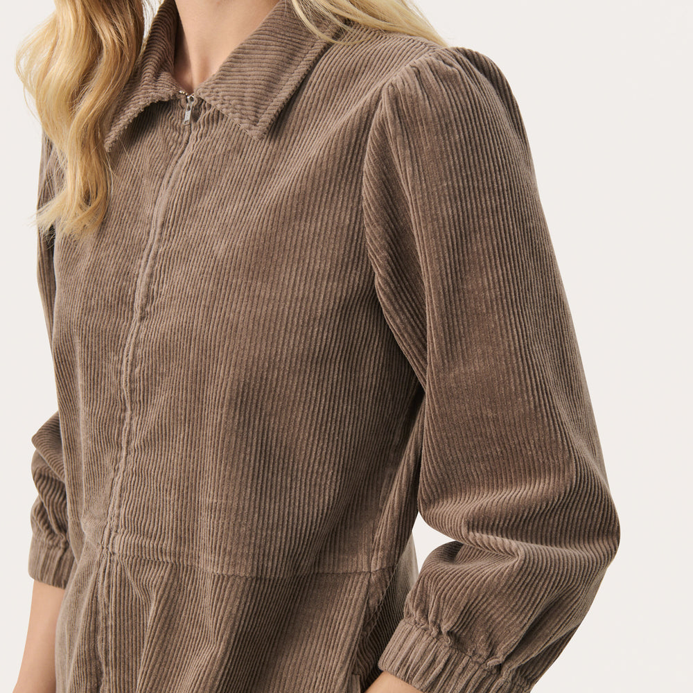 
                      
                        Eyvor Dress Walnut
                      
                    