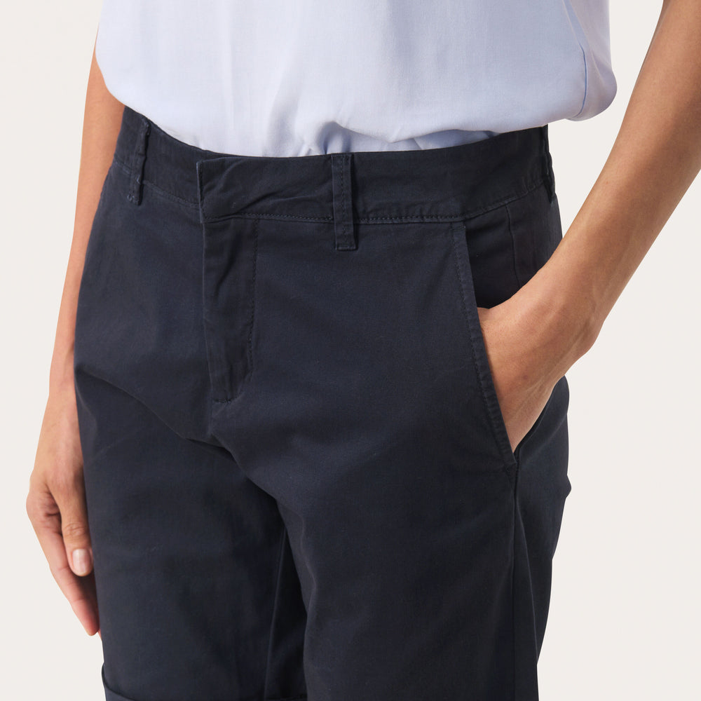 
                      
                        Hanijan Shorts Navy
                      
                    