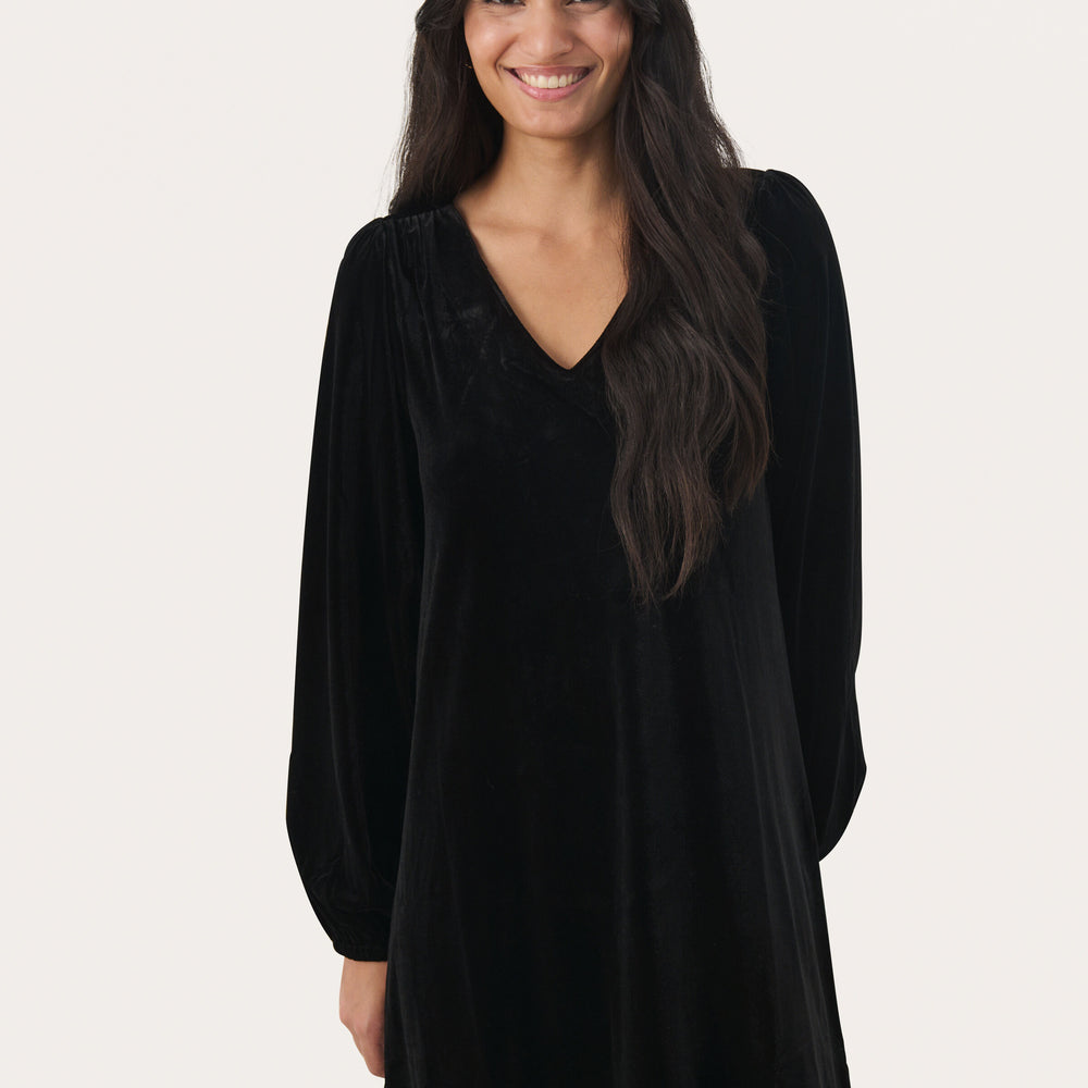 
                      
                        Madi Dress Black
                      
                    