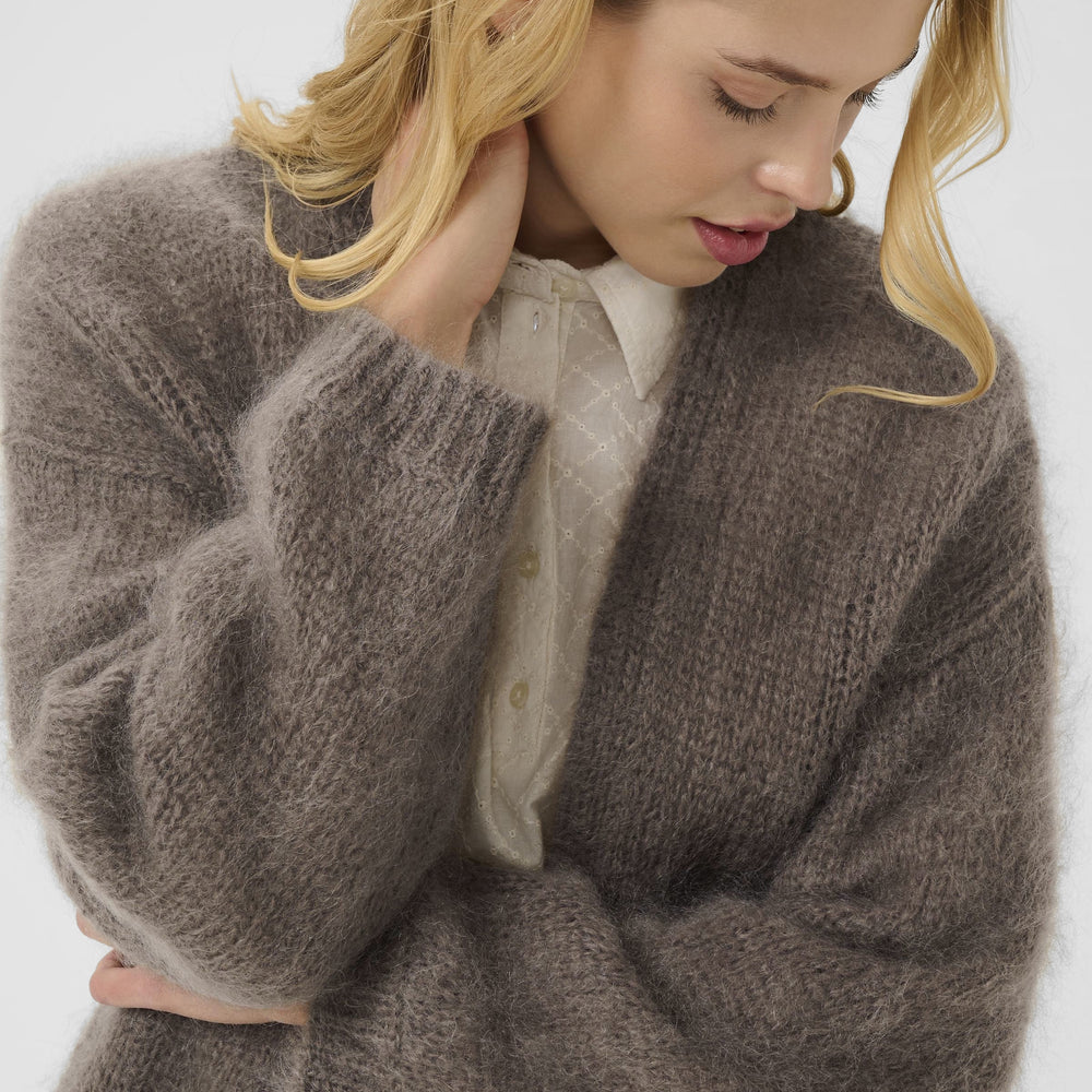 
                      
                        Rastina Cardigan Falcon
                      
                    