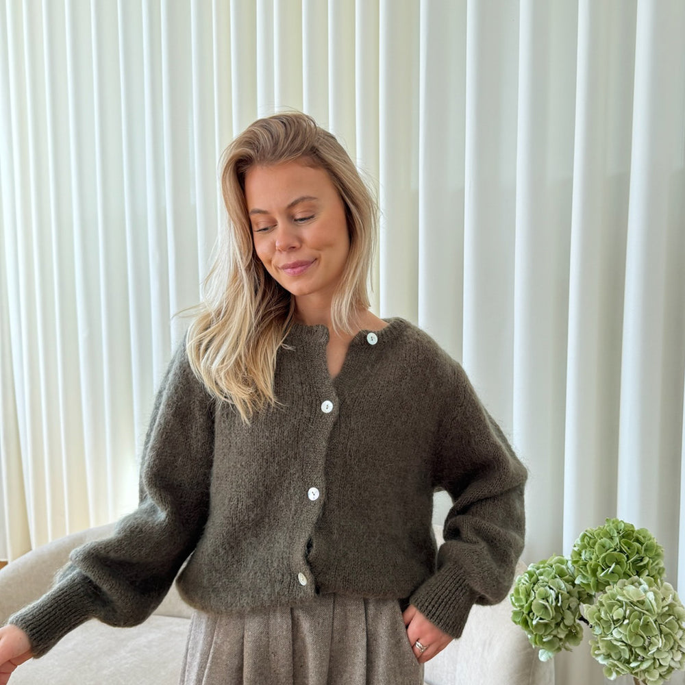 
                      
                        Ida Cardigan PREORDER Army
                      
                    