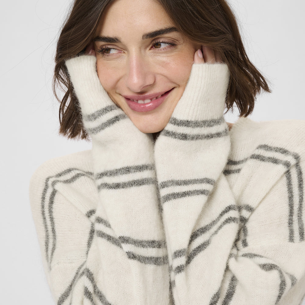 
                      
                        Bernie Cacheia Pullover Whitecap Grey
                      
                    