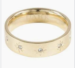 Star Ring w Crystals Gold