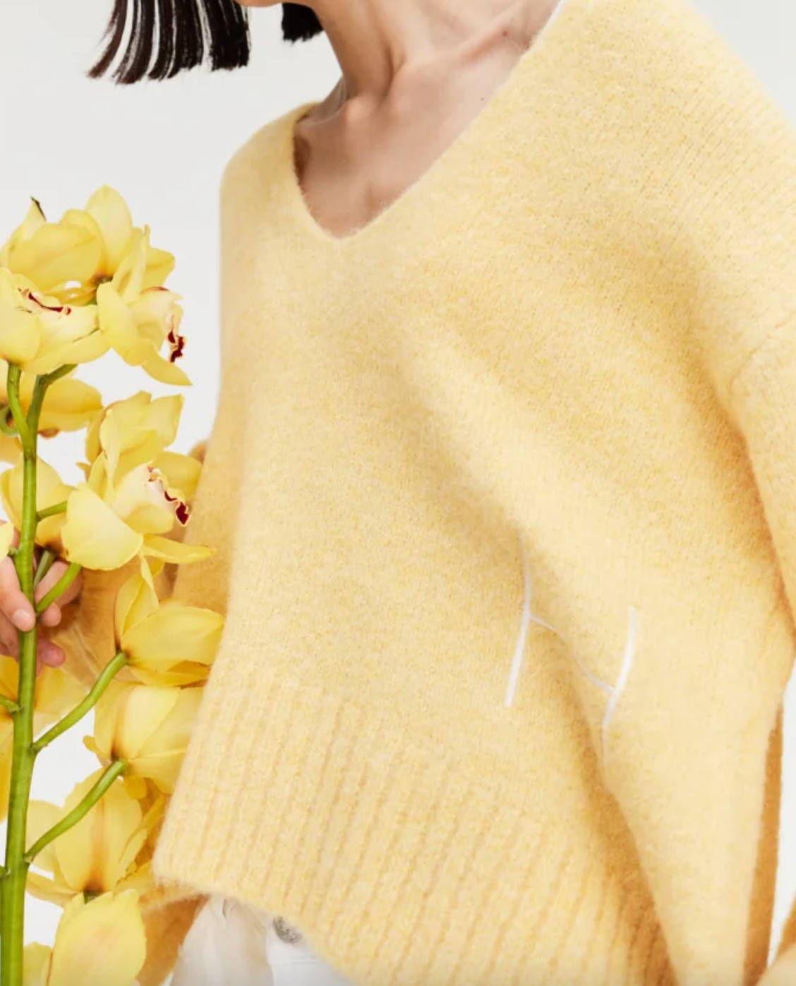 Sofie V-neck Sweater Yellow