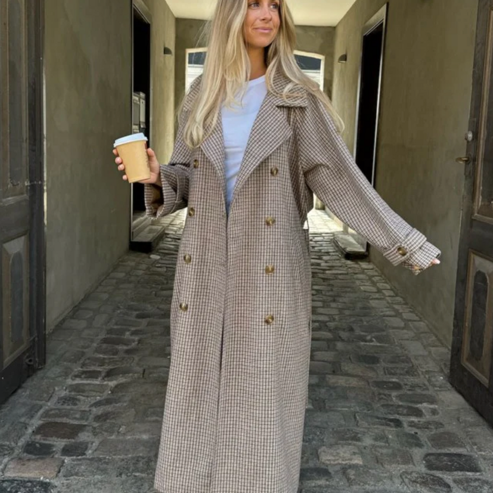 
                      
                        Julie Trenchcoat Brun
                      
                    