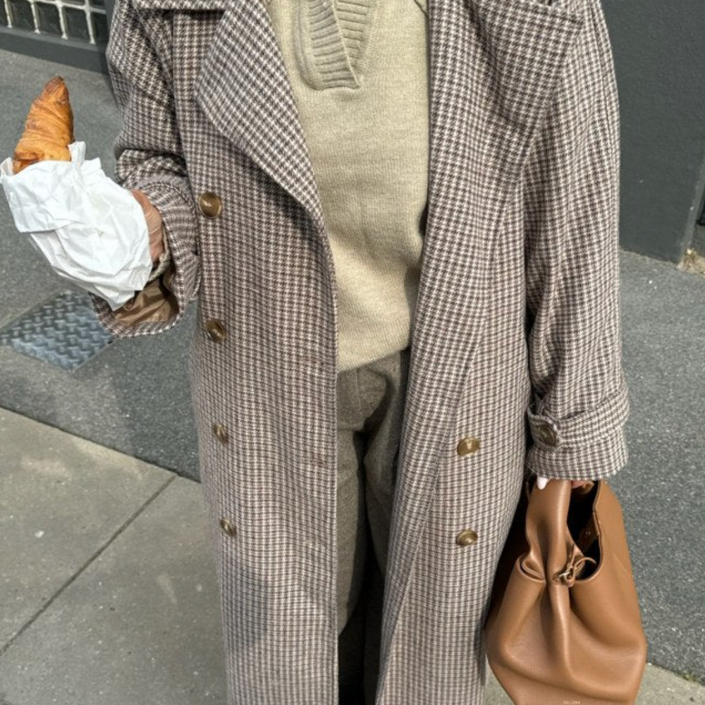 
                      
                        Julie Trenchcoat Brun
                      
                    