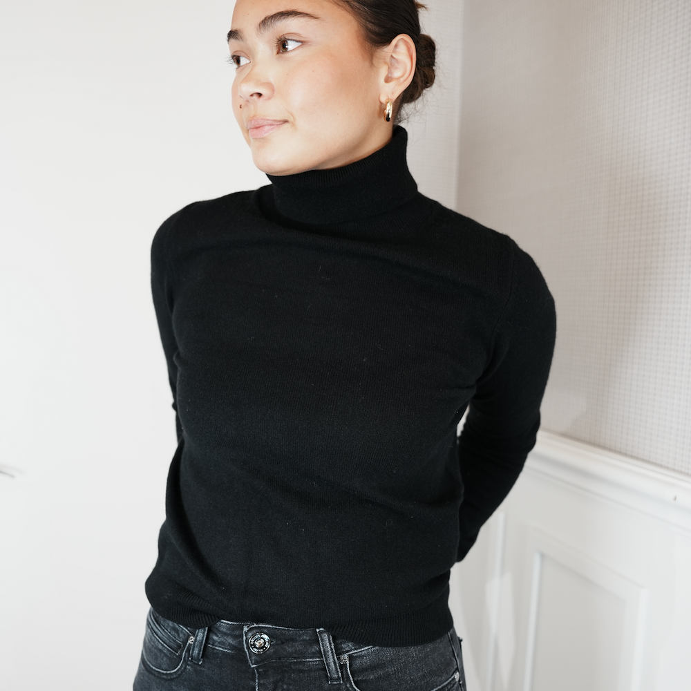 Mae Pullover Black