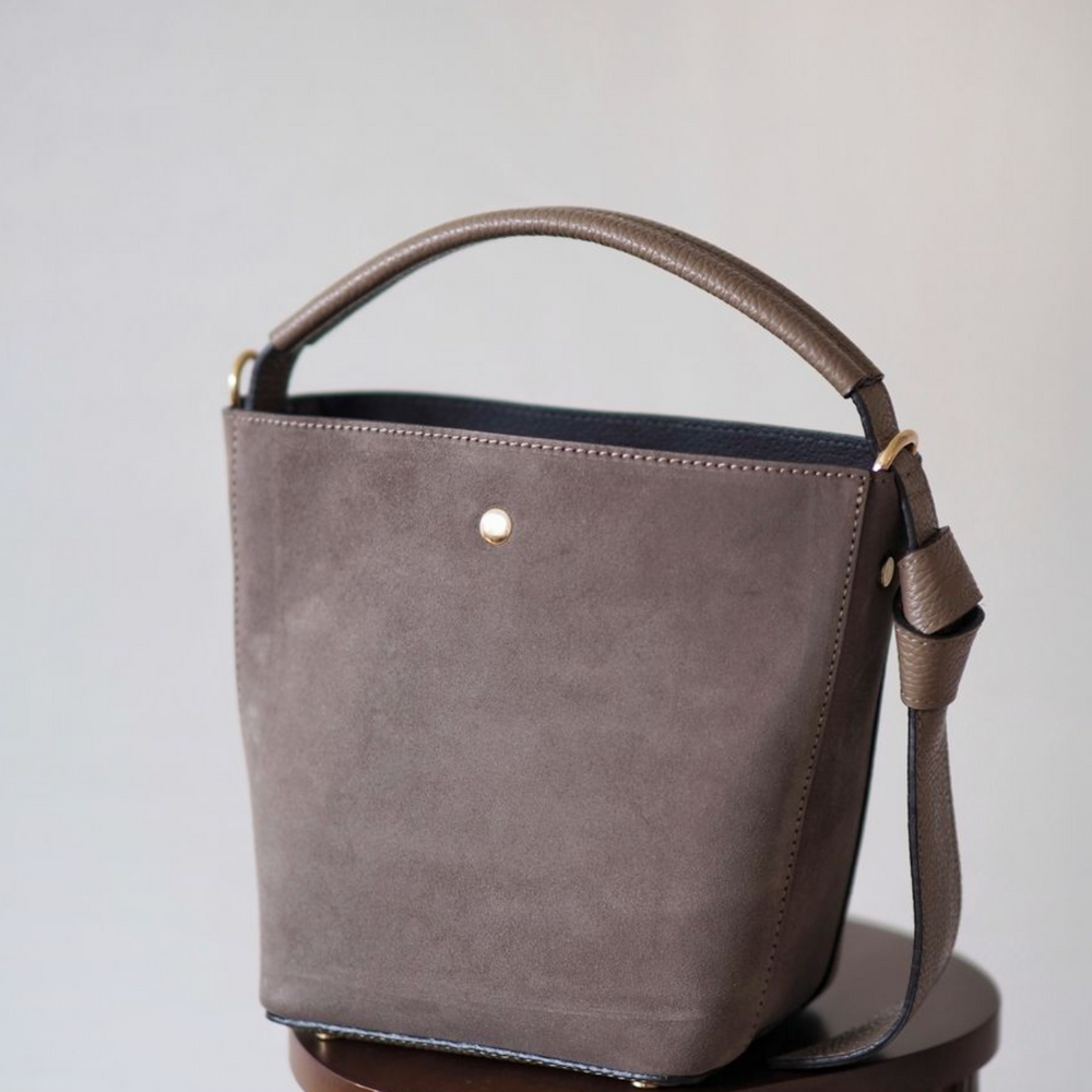 
                      
                        Bucket Bag Semsket Taupe
                      
                    