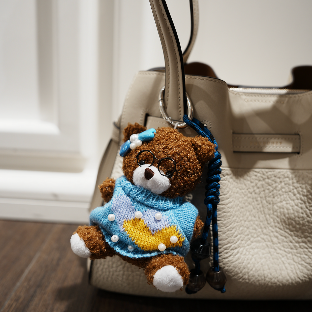 Teddybear w knitted blue sweater