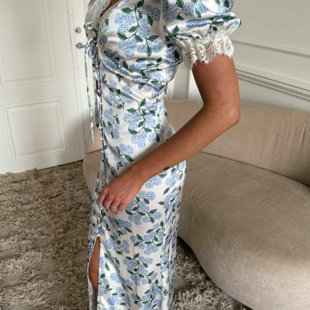
                      
                        Agnete Long Dress Blue Flower
                      
                    