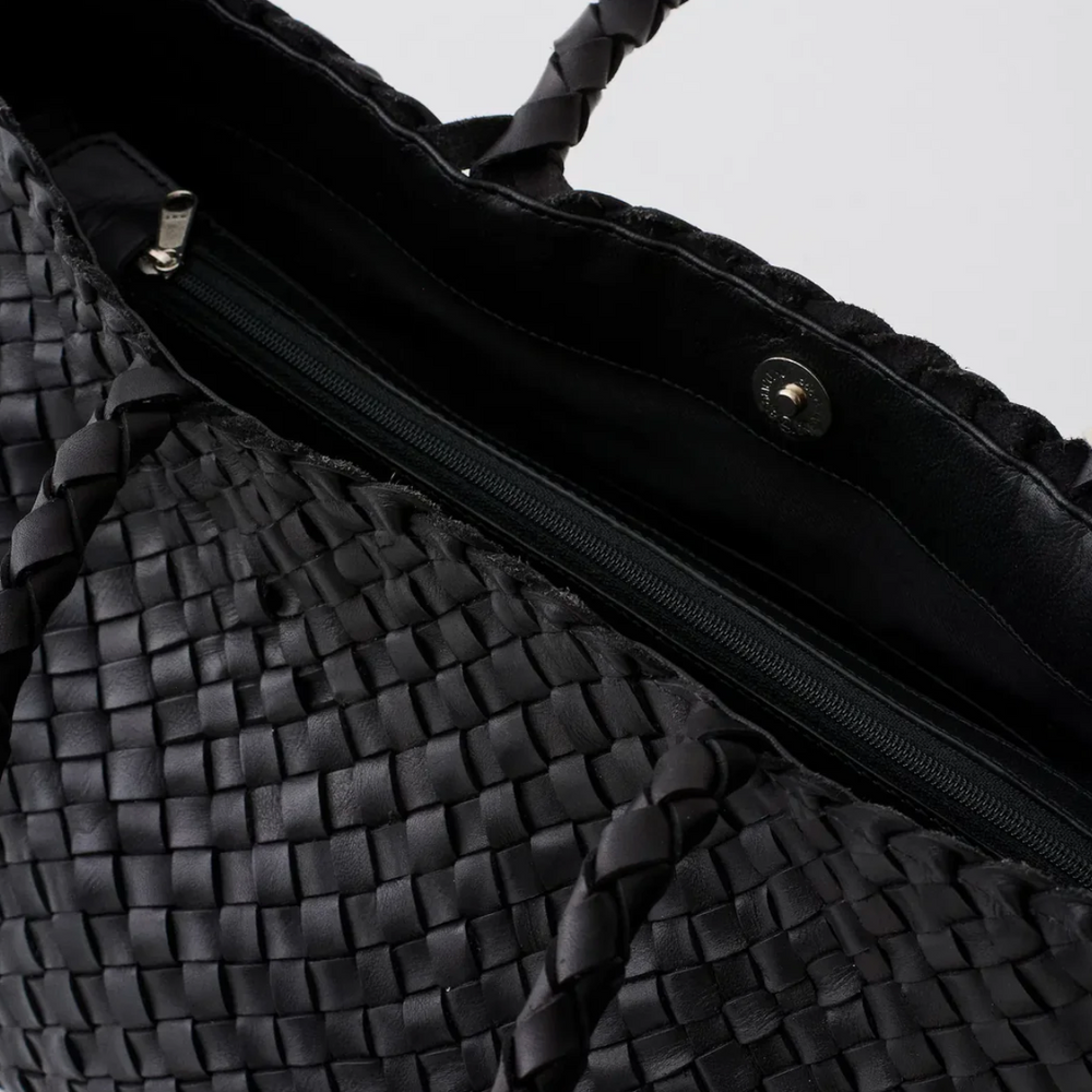 
                      
                        Vintage Mesh Tote Black
                      
                    