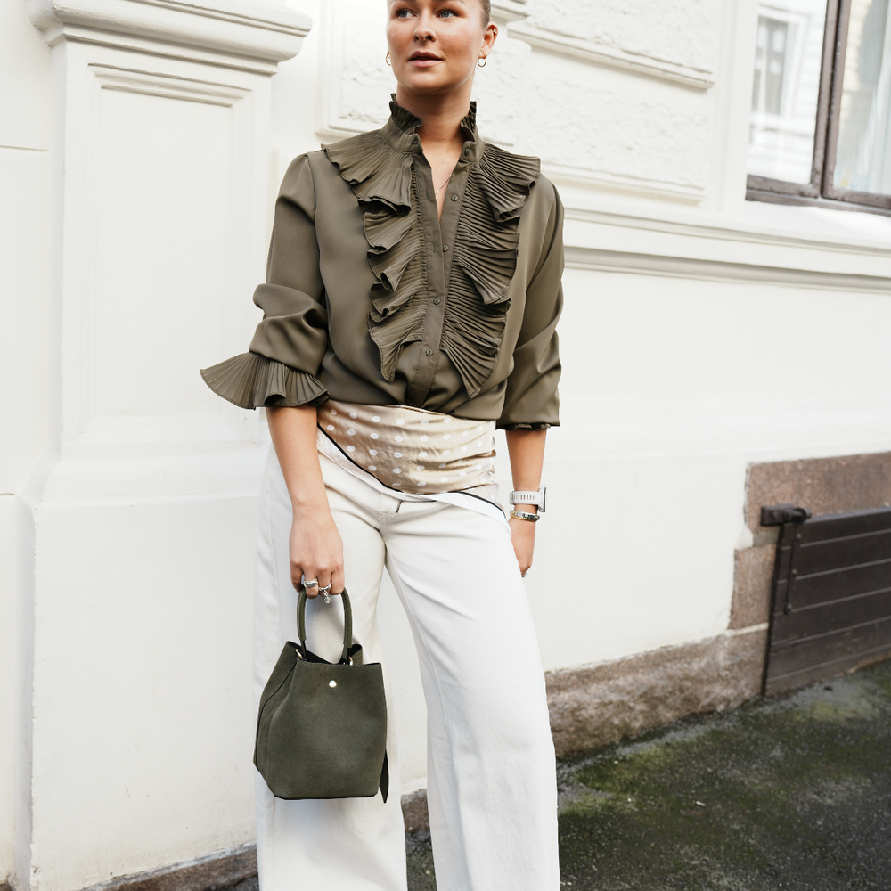 
                      
                        Natasja Bluse PREORDER Army
                      
                    