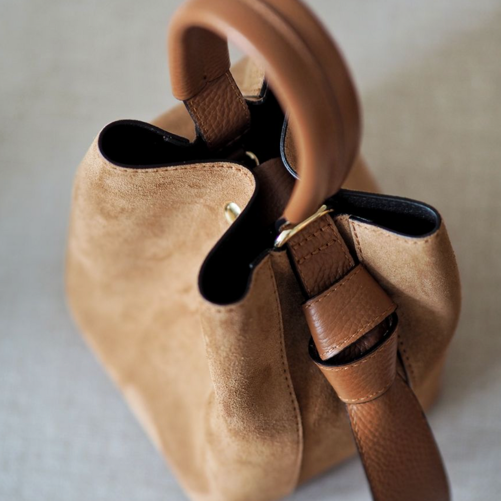 
                      
                        Bucket Bag Semsket Cognac
                      
                    