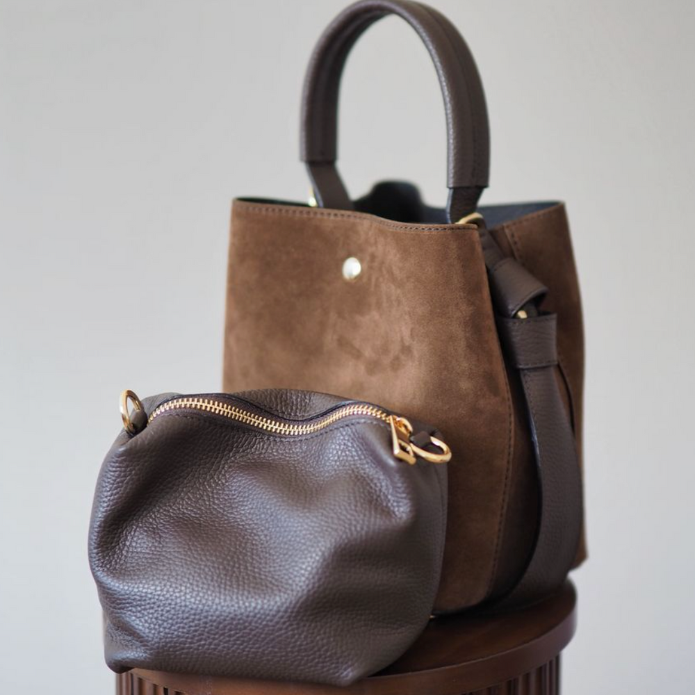 
                      
                        Bucket Bag Semsket Mellombrun
                      
                    