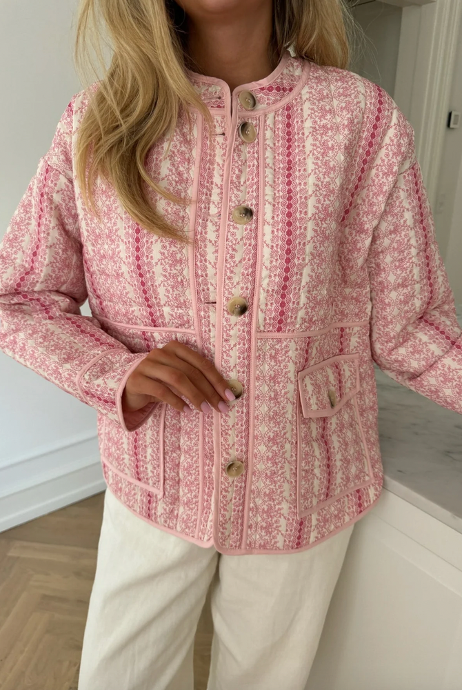 
                      
                        Emmy Quilted Jacket Rosa
                      
                    