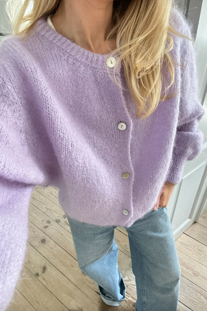 
                      
                        Ida Cardigan Light Purple
                      
                    