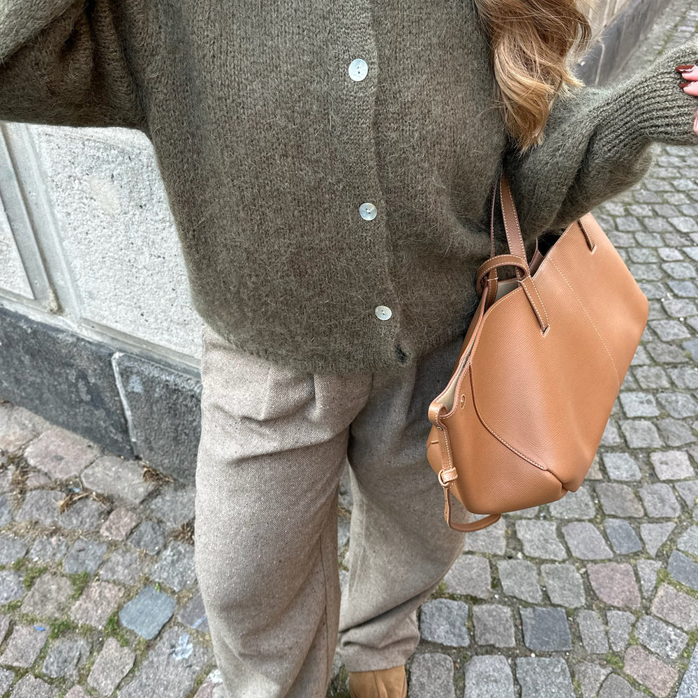 
                      
                        Ida Cardigan PREORDER Army
                      
                    